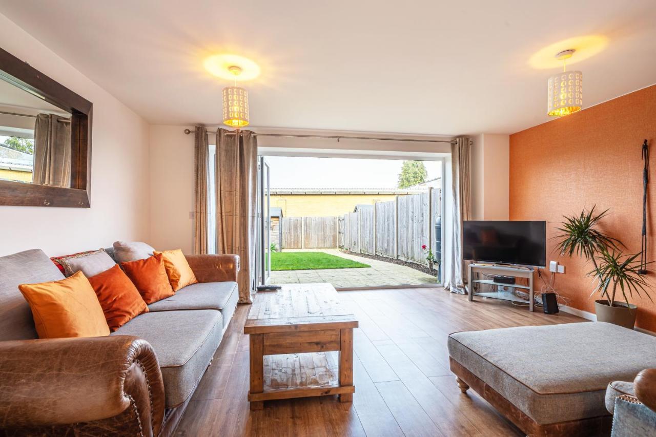 Modern Townhouse - Sleeps Up To 6 Apartment Maidenhead Exterior photo